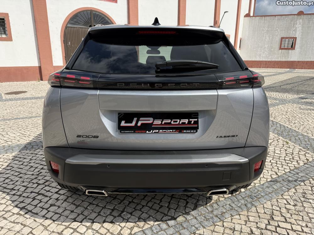 Peugeot 2008 1.2 Hybrid Allure e- — fotografia 15