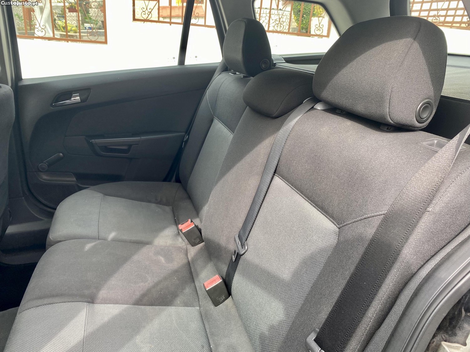 Opel Astra 1.3CDTI 95CV — fotografia 4