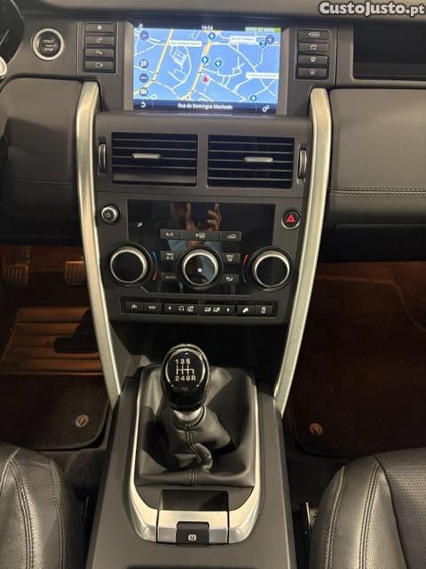 Land Rover Discovery Sport 2.0 TD4 HSE Luxury AWD — fotografia 5