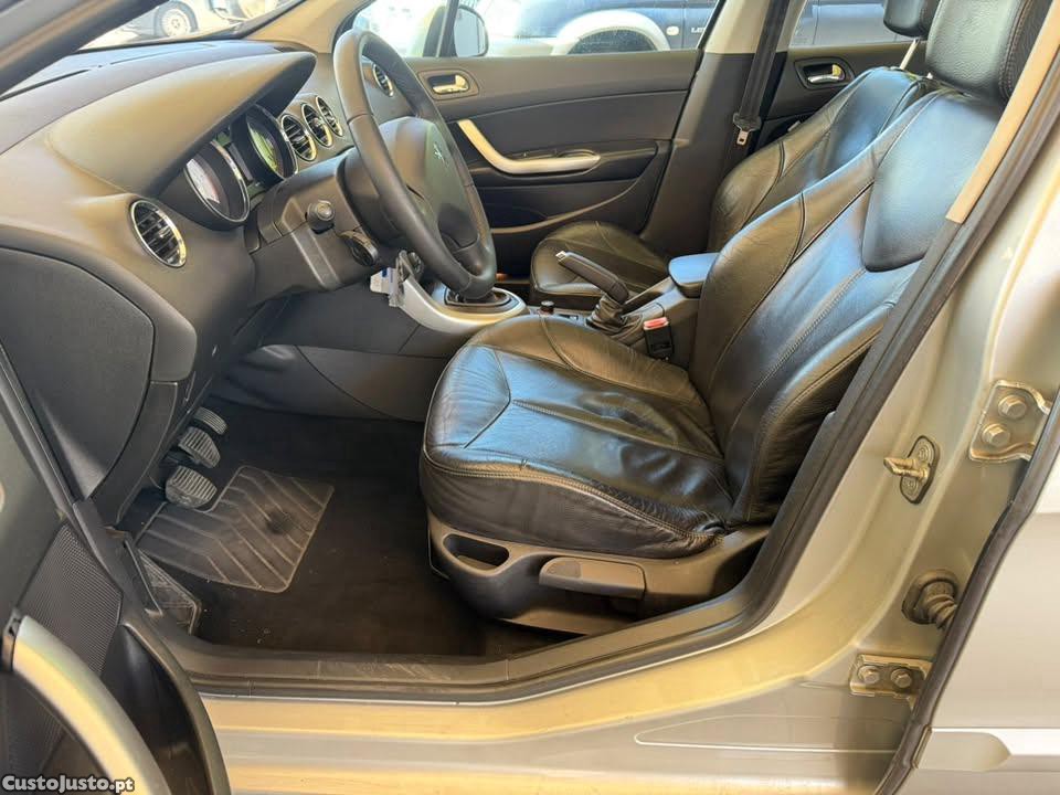 Peugeot 308 1.6 HDI Exclusive Panorâmico. — fotografia 4