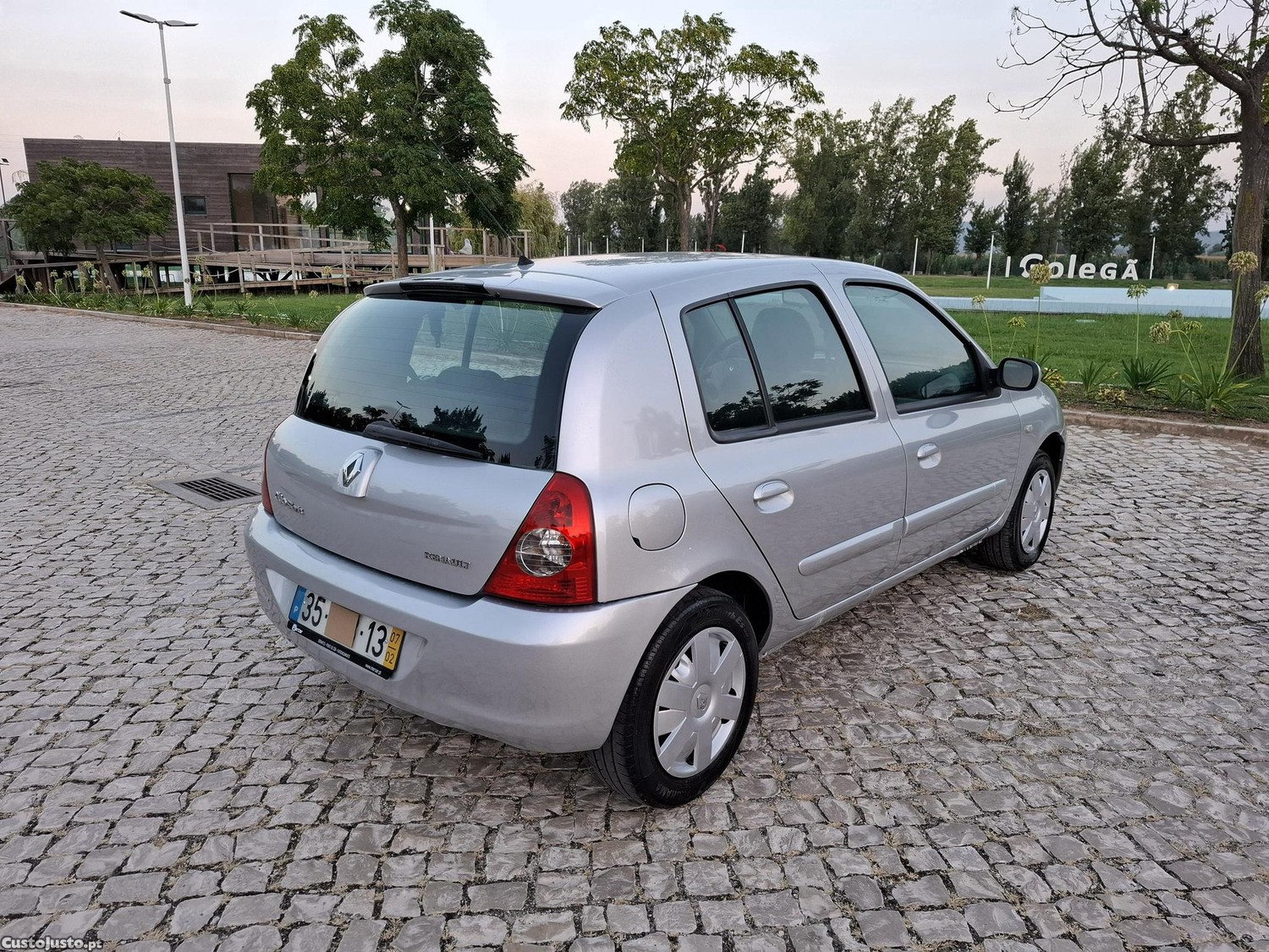 Renault Clio 1.2i AC — fotografia 8