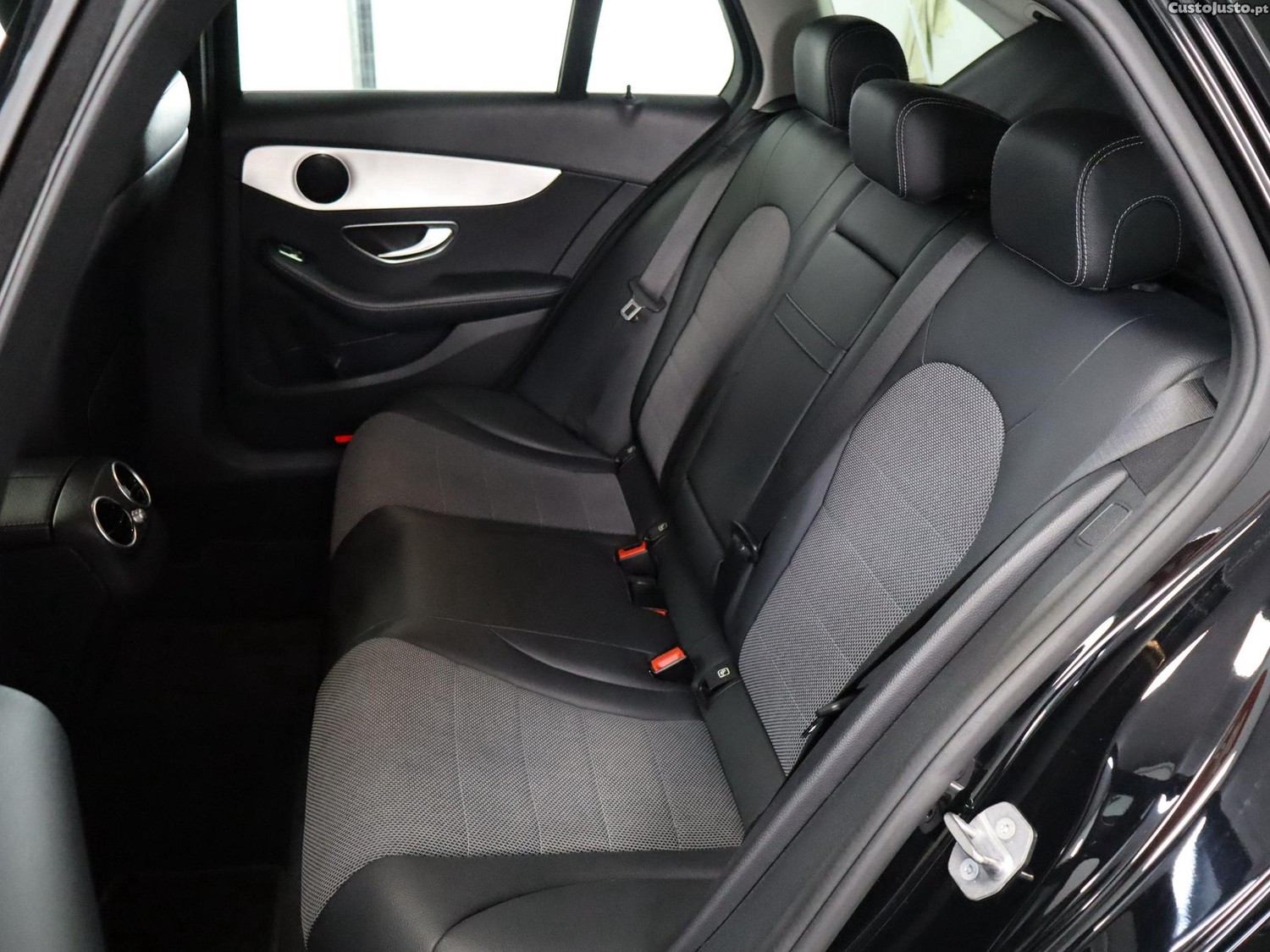 Mercedes-Benz C 220 d Avantgarde Aut. — fotografia 14
