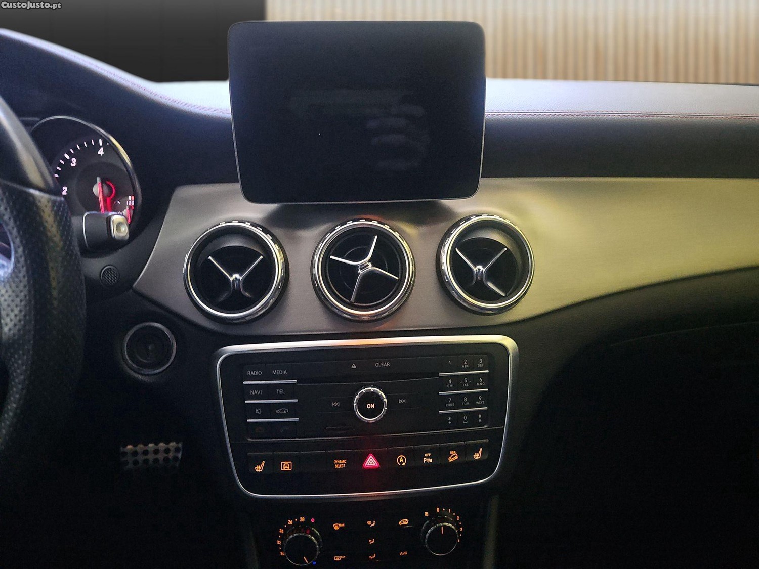 Mercedes-Benz GLA 220 D 4matic — fotografia 7