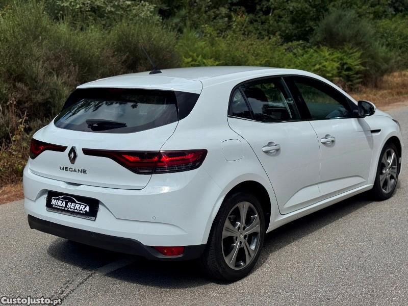 Renault Mégane BLUE dCi 115 EDC INTENS — fotografia 17