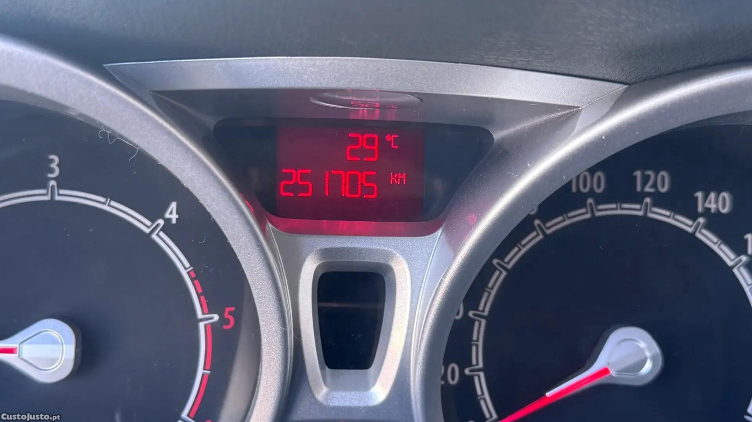 Ford Fiesta 1.4 TDCI Titanium — fotografia 12
