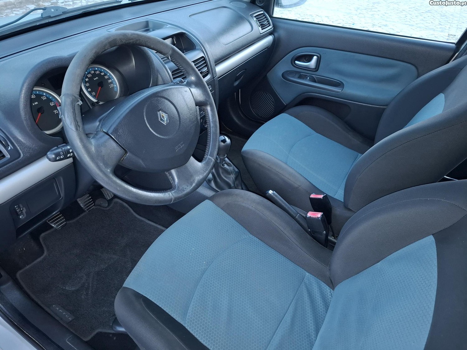 Renault Clio 1.2i AC — fotografia 13