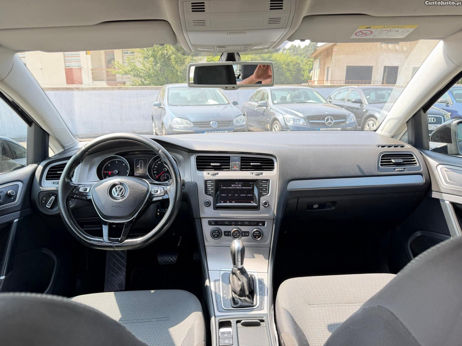 Volkswagen Golf Variant 1.6 TDi Confortline DSG — fotografia 25