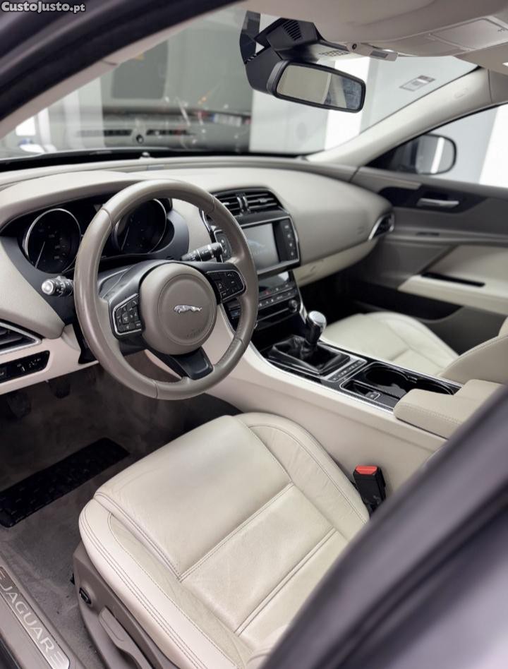 Jaguar XE Prestige — fotografia 5