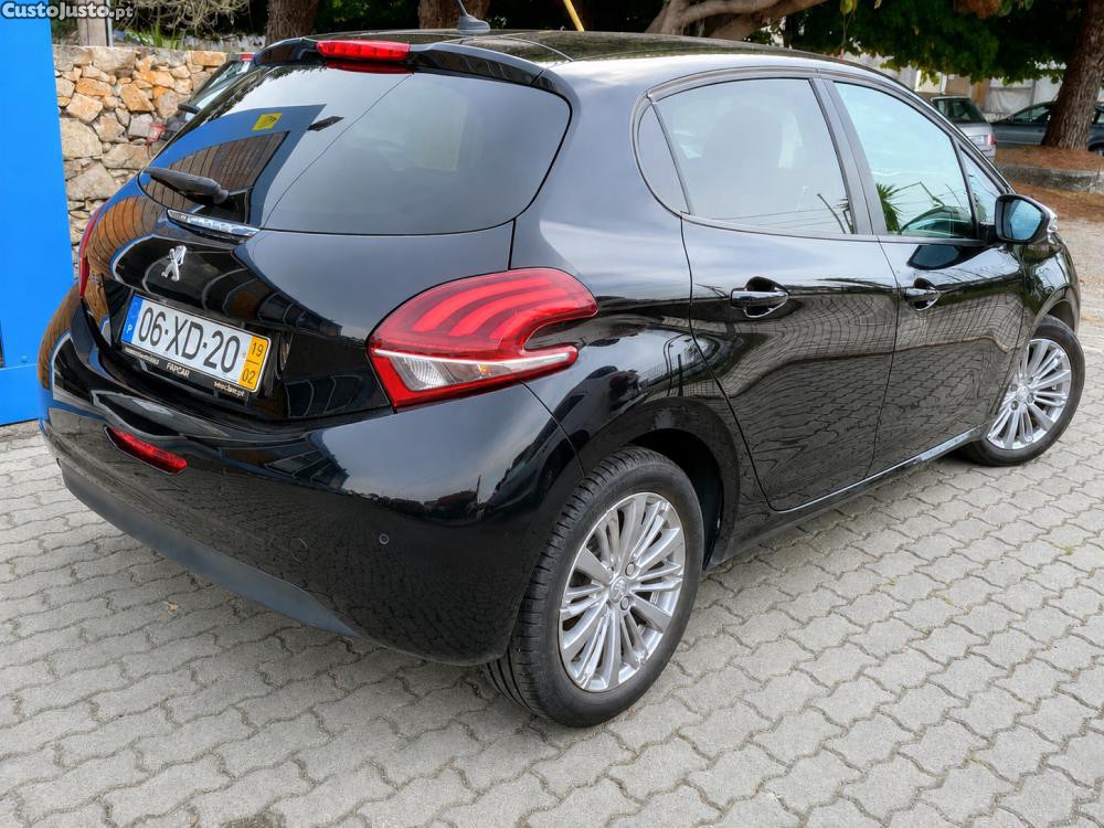 Peugeot 208 1.2 PureTech Signatu — photo 4