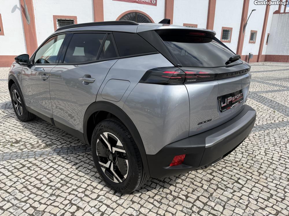 Peugeot 2008 1.2 Hybrid Allure e- — fotografia 14