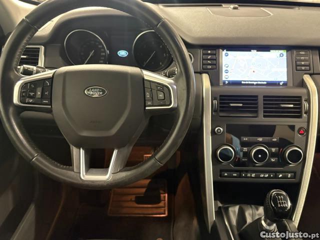 Land Rover Discovery Sport 2.0 TD4 HSE Luxury AWD — fotografia 3