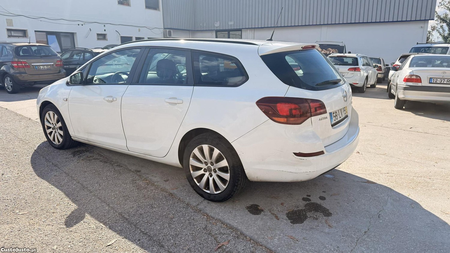 Opel Astra J Sports Tourer 1.7 CDTI de 2011 — fotografia 12