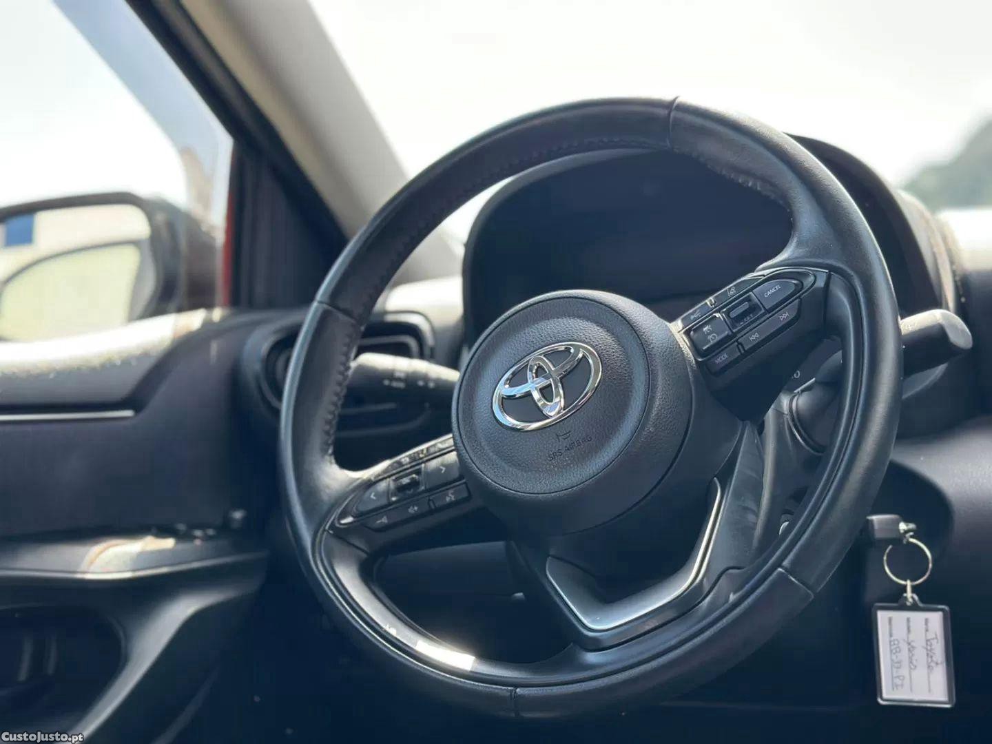 Toyota Yaris 1.0 vvt-i exclusive — fotografia 4