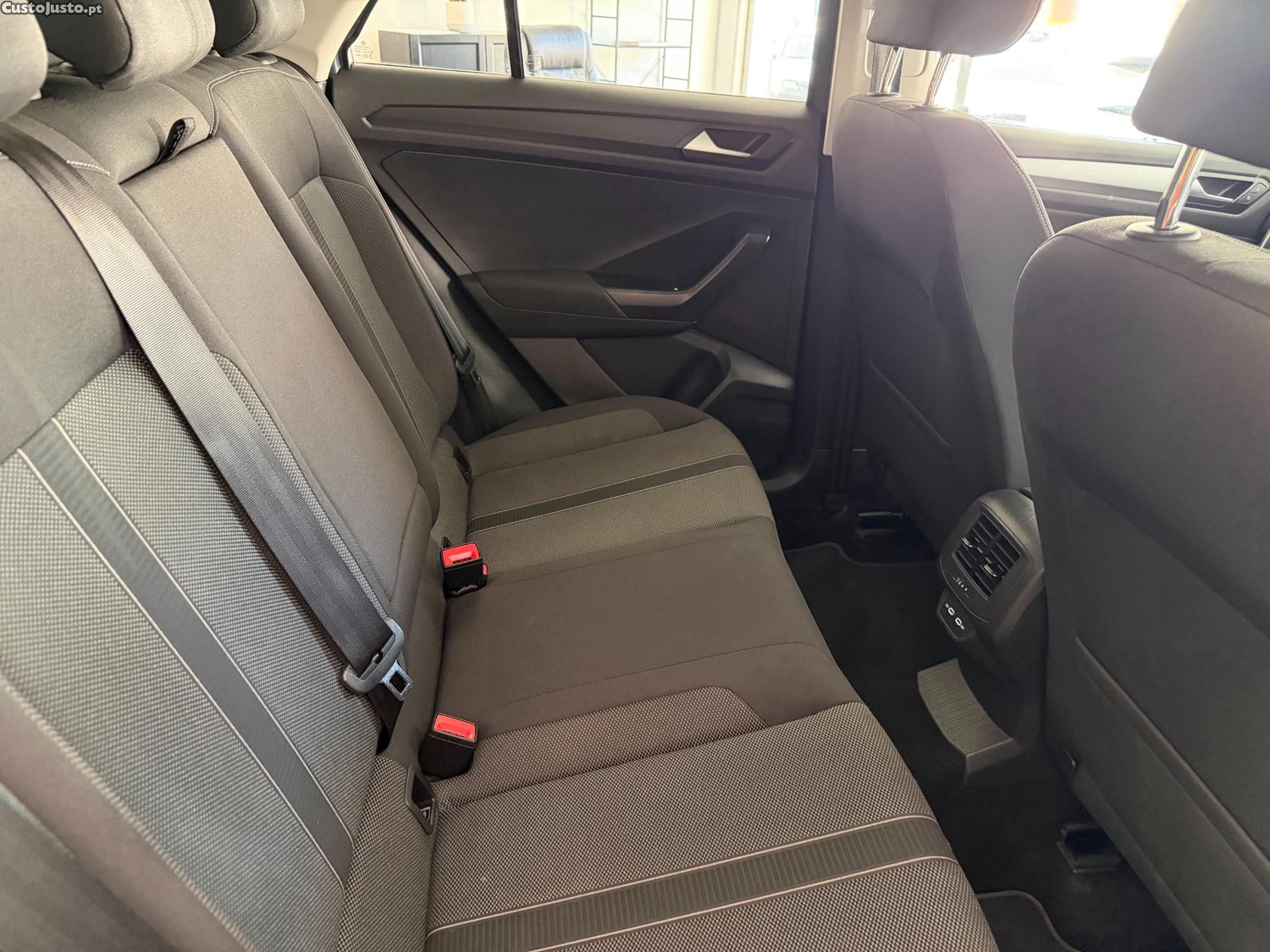 Volkswagen T-Roc 1.0 TSI Life — fotografia 4