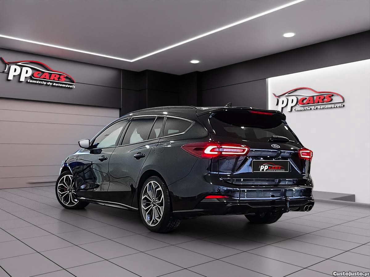 Ford Focus 1.0 EcoBoost MHEV ST — fotografia 13