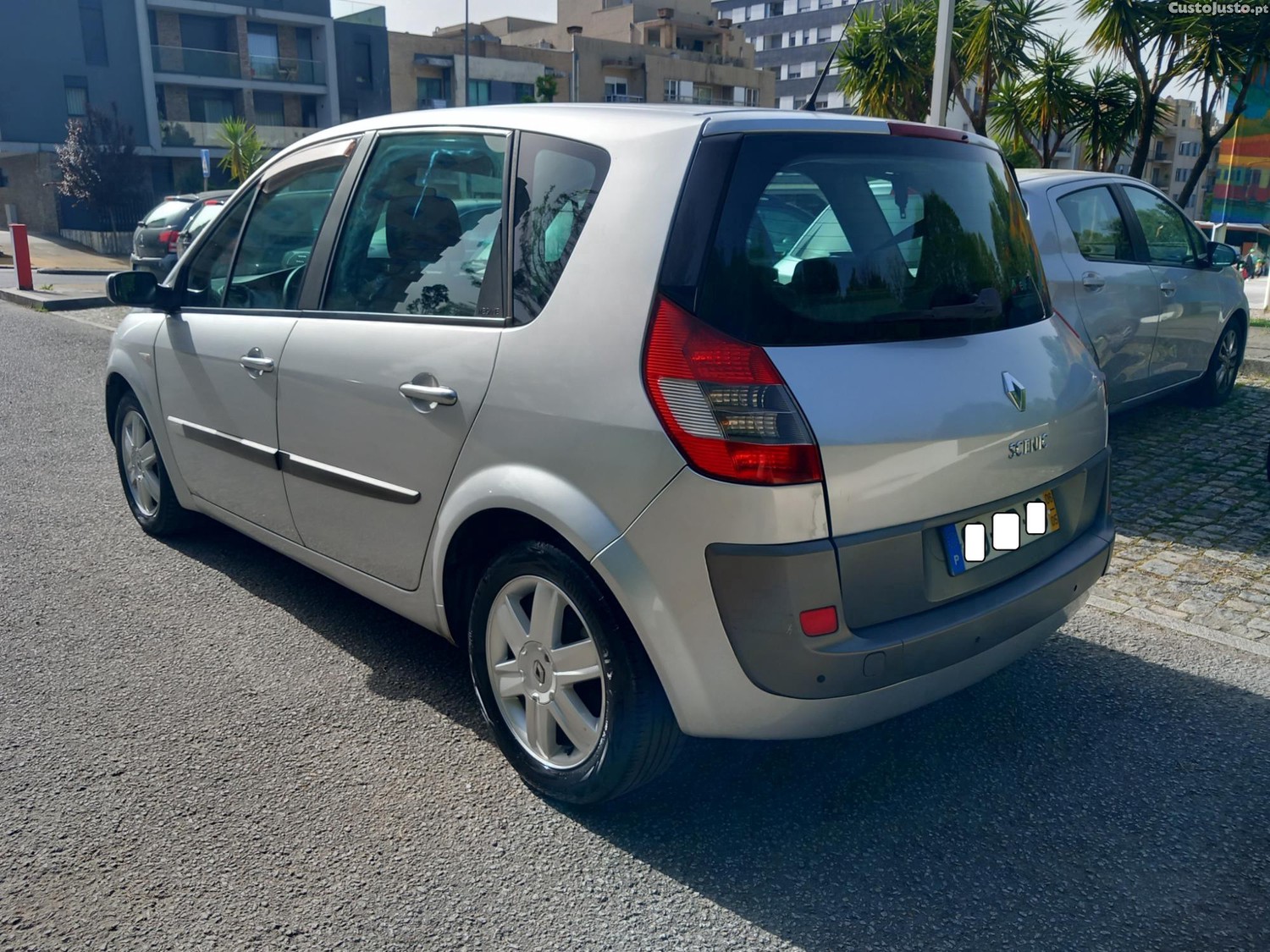 Renault Scénic 1.5 dCi Confort — fotografia 14