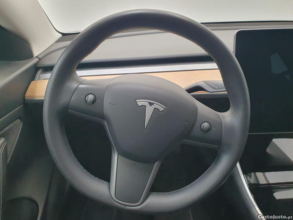 Tesla Model 3 Standard Range Plus — fotografia 10