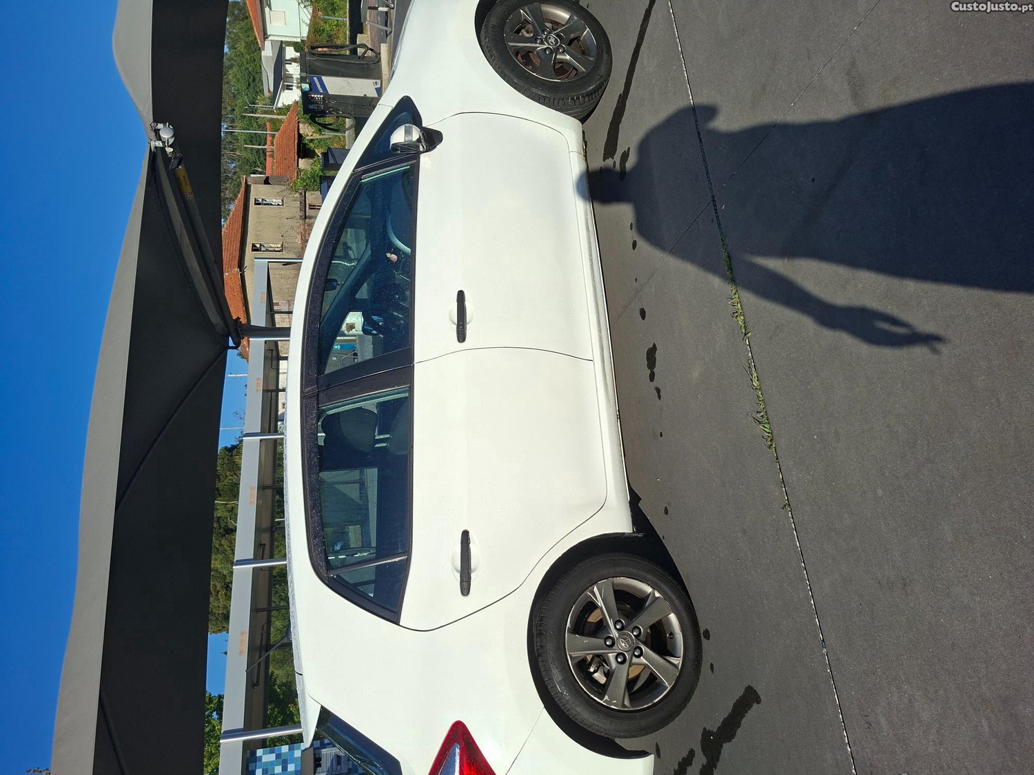 Toyota Auris D4D — fotografia 3