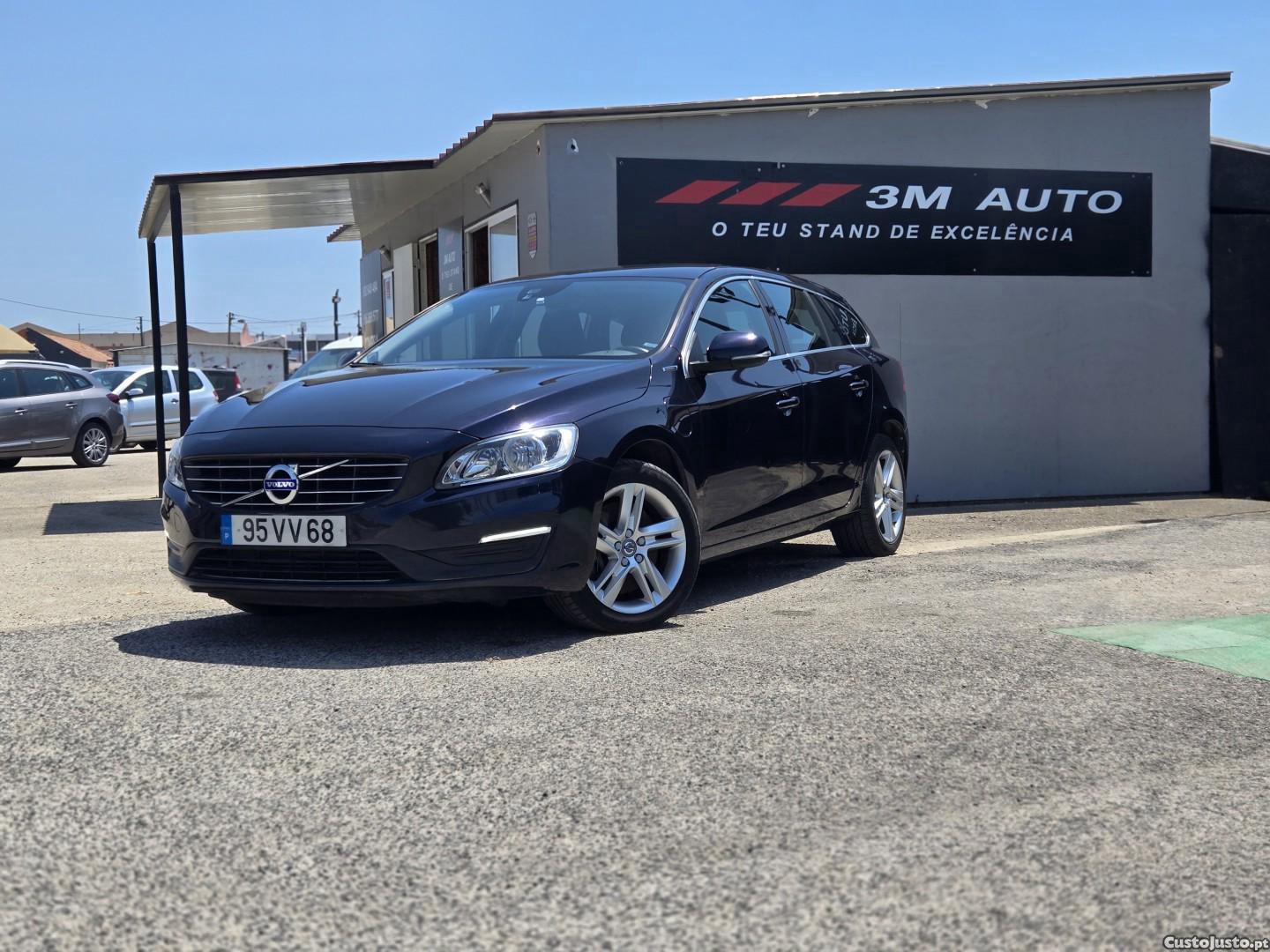 Volvo V60 2.4 D6 Momentum AWD Phev — fotografia 13