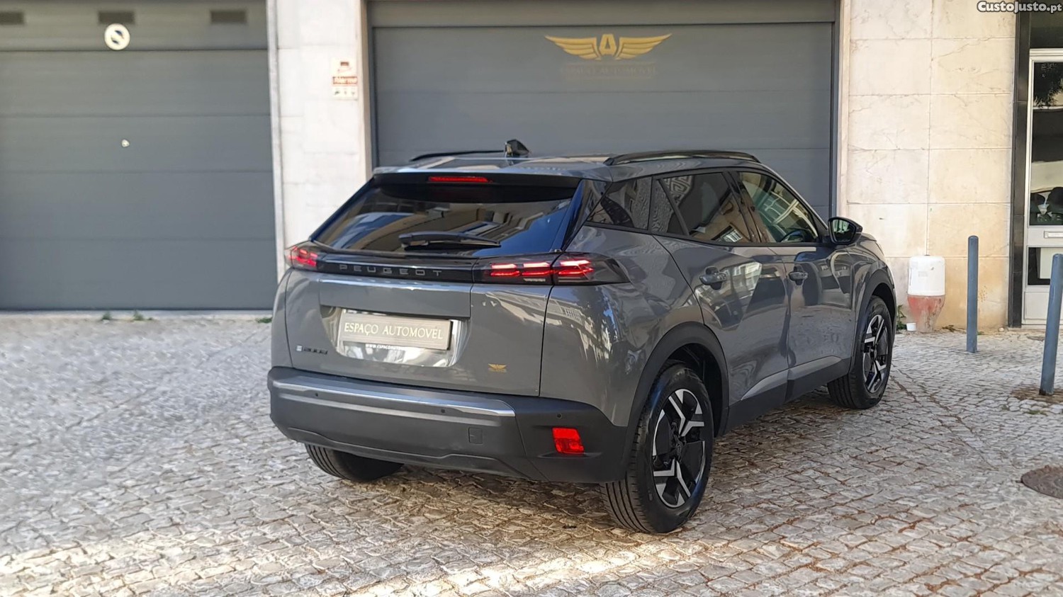 Peugeot e-2008 54 kWh Allure — fotografia 18