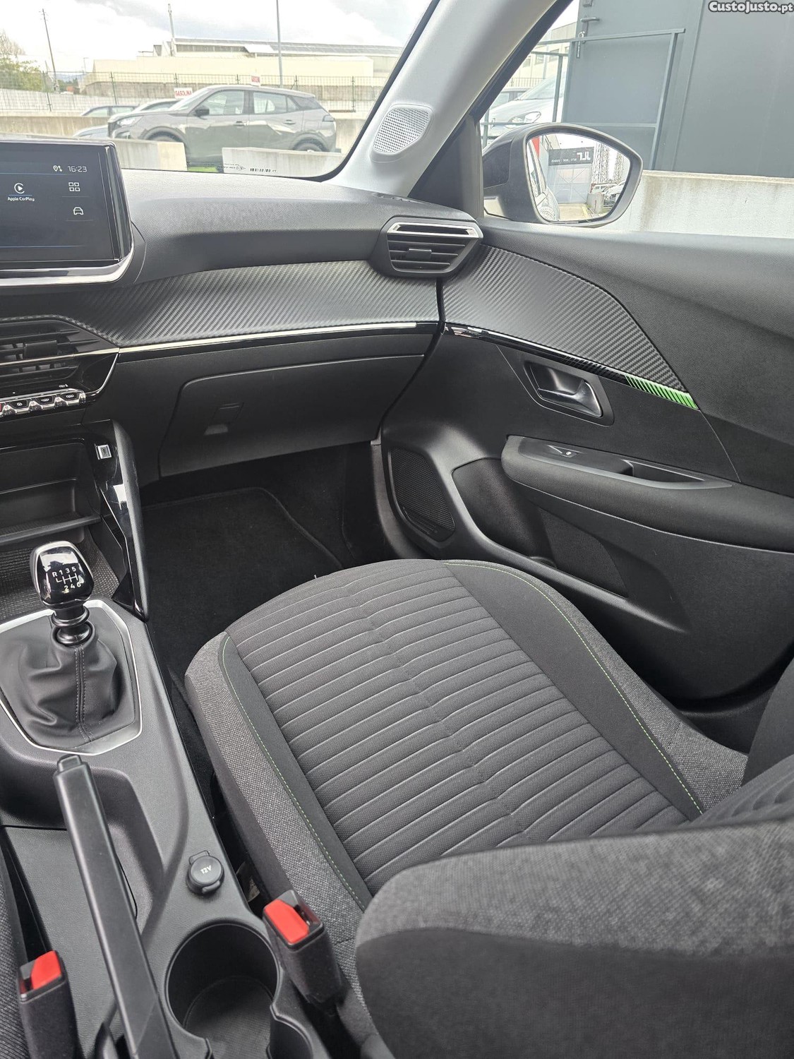 Peugeot 208 ACTIVE 1.2 — fotografia 2
