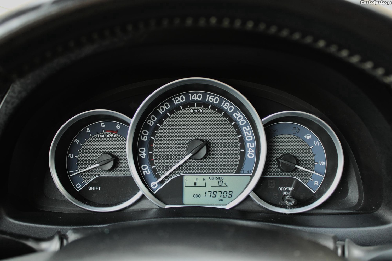 Toyota Auris 1.4 D4D Exclusive — fotografia 4