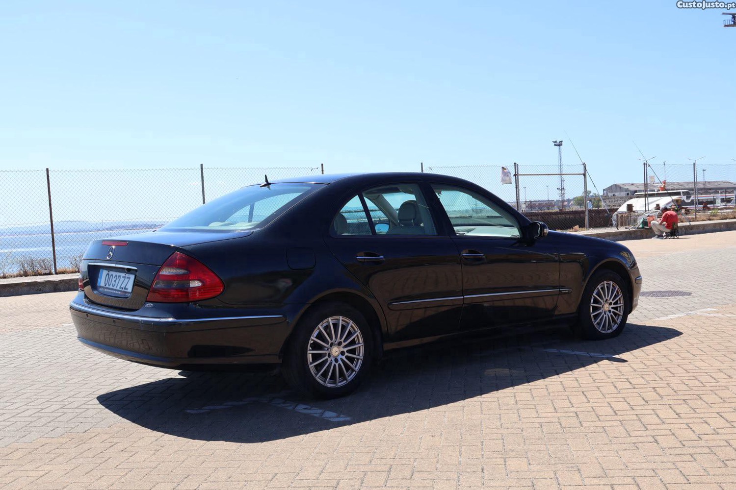 Mercedes-Benz E 220 E220 Cdi - Elegance — fotografia 18