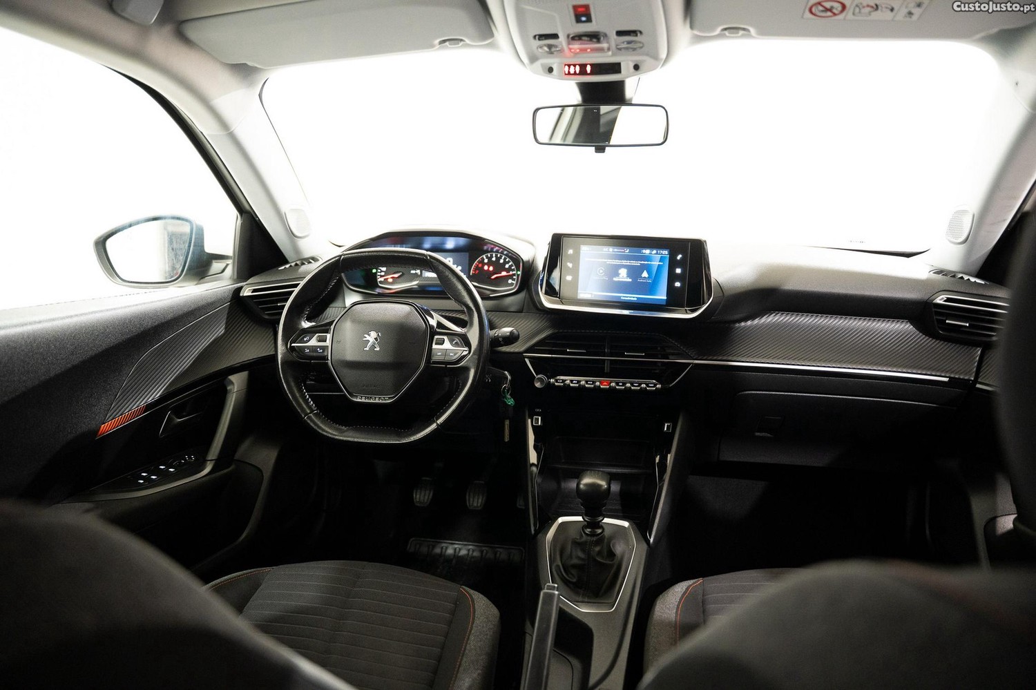 Peugeot 2008 1.2 PureTech Active — fotografia 15