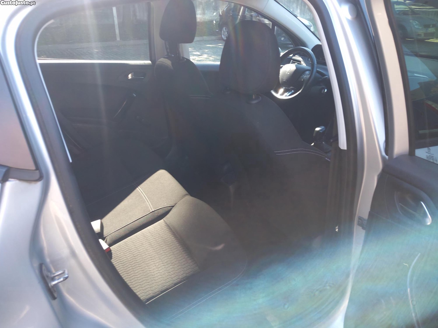 Peugeot 208 1.6 BlueHDi Active — fotografia 8