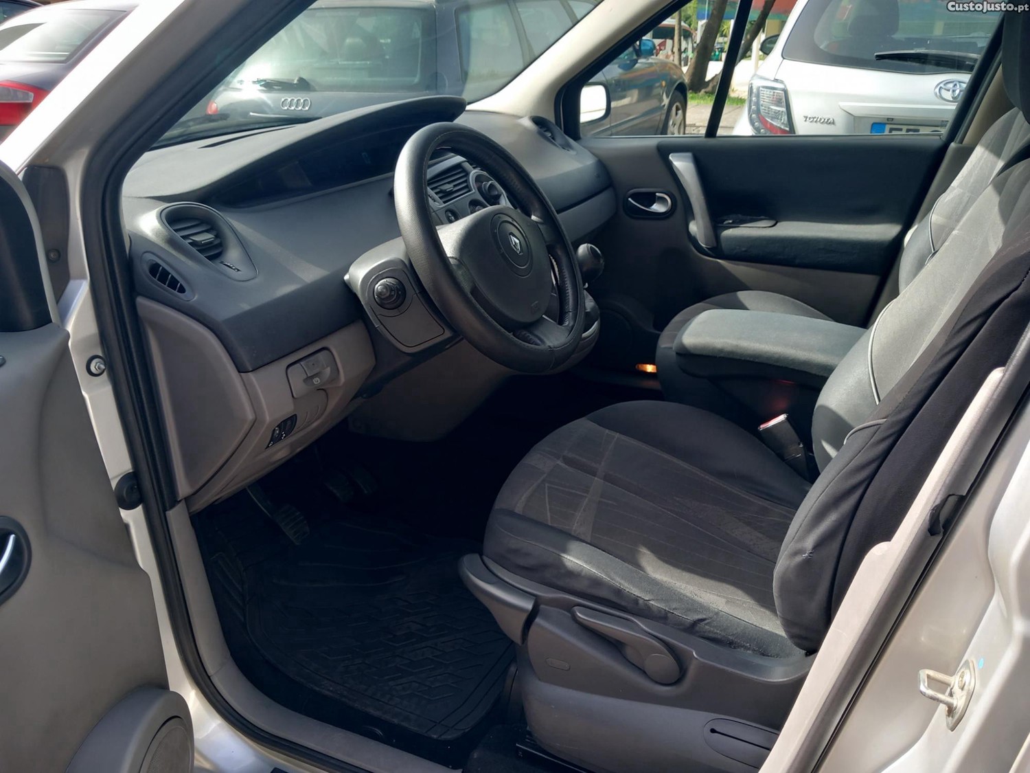 Renault Scénic 1.5 dCi Confort — fotografia 11