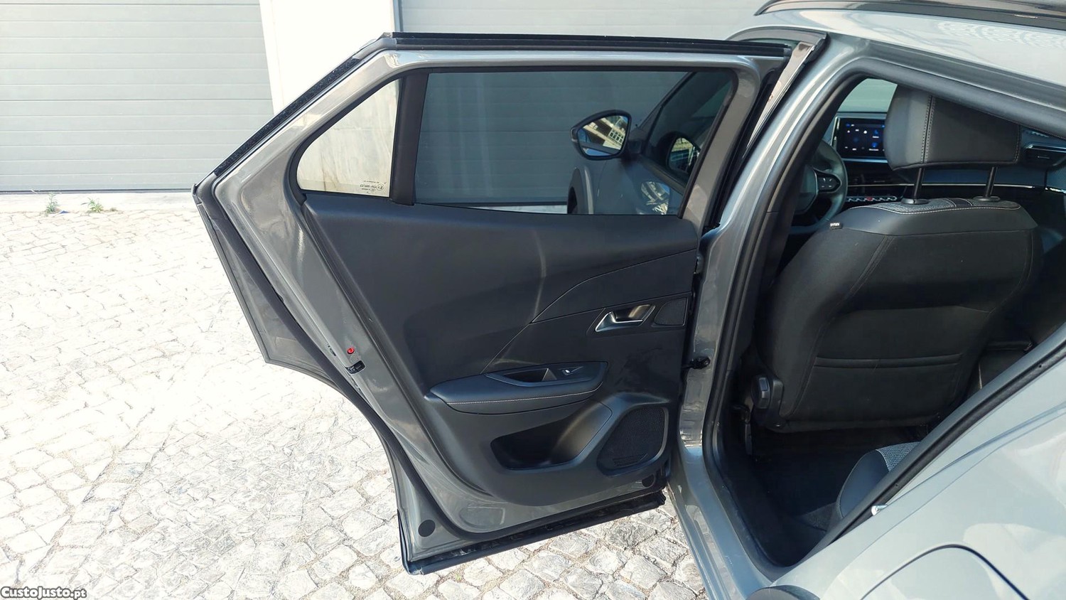 Peugeot e-2008 54 kWh Allure — fotografia 8