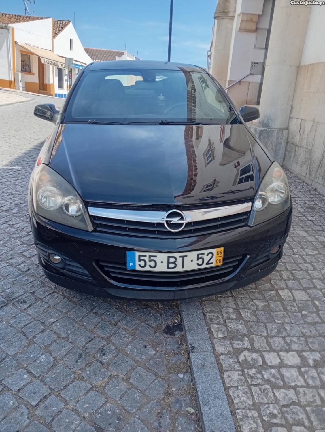 Opel Astra Gtc — fotografia 2
