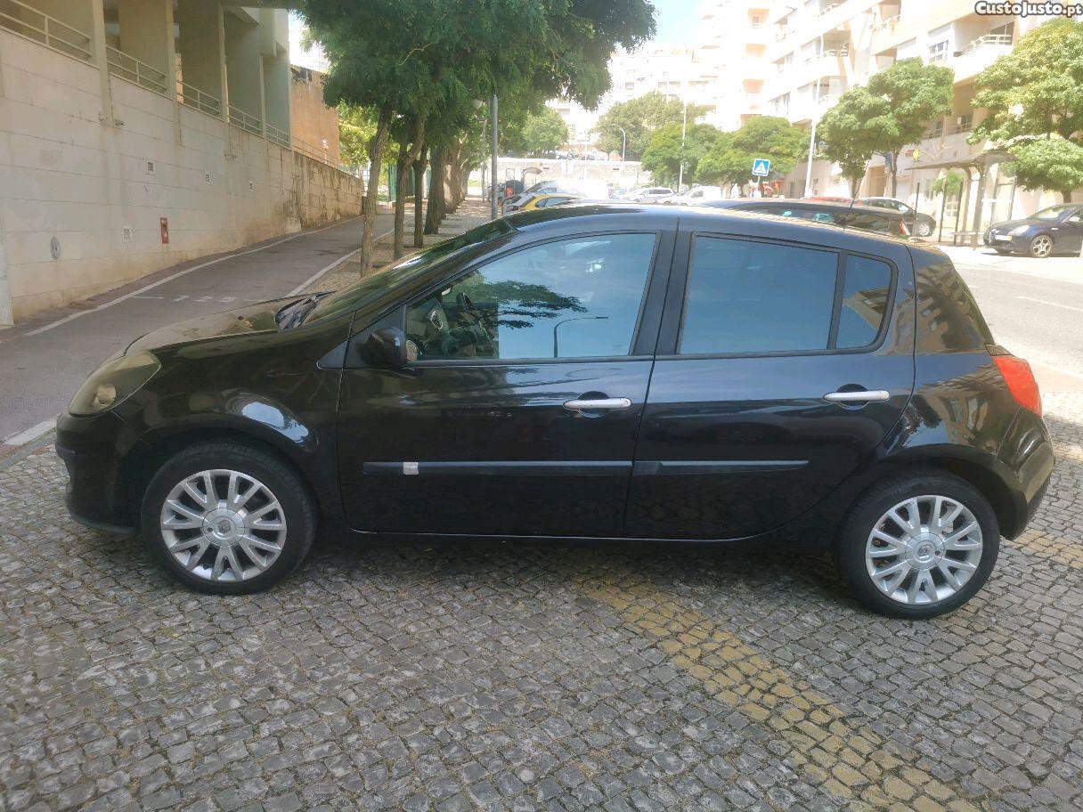 Renault Clio 1.5dci — fotografia 8