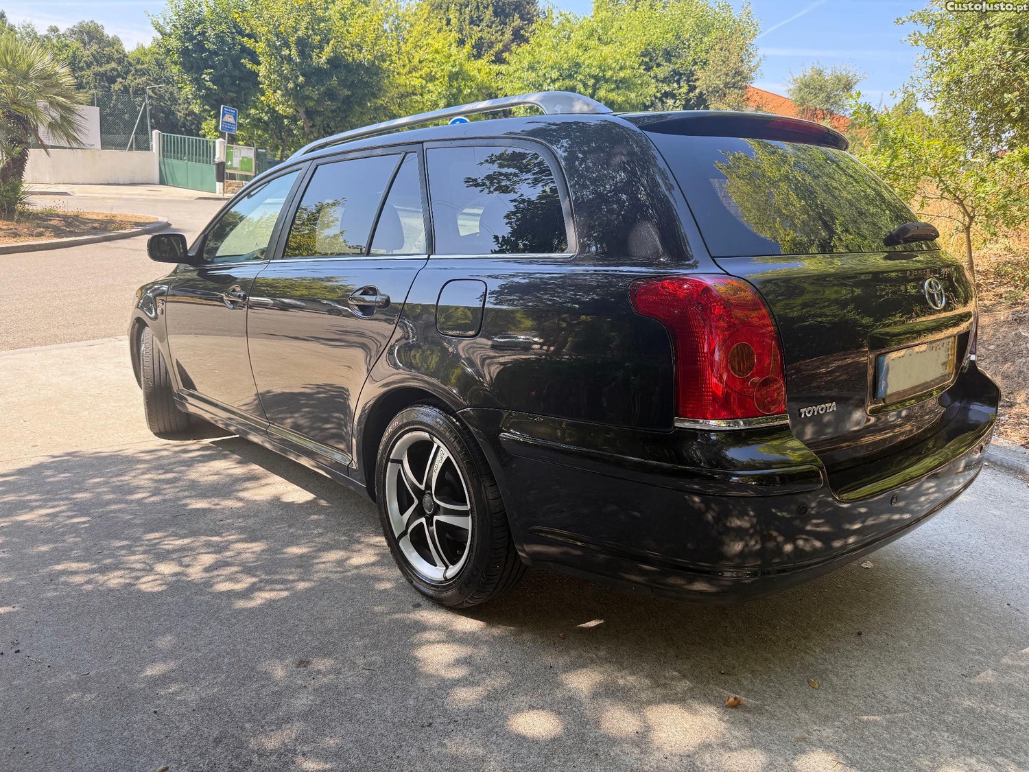 Toyota Avensis SW 2.0 D-4D — fotografia 10