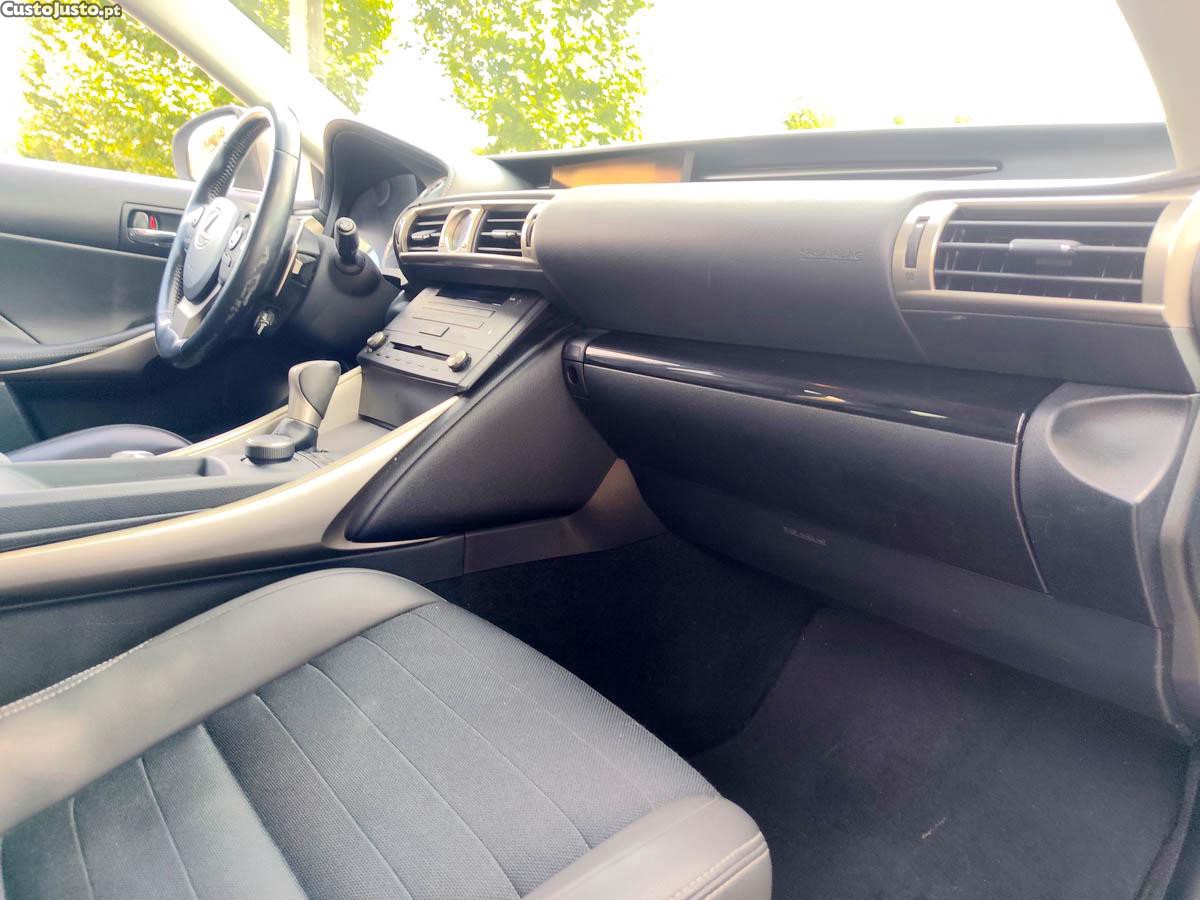 Lexus IS h executive — fotografia 5