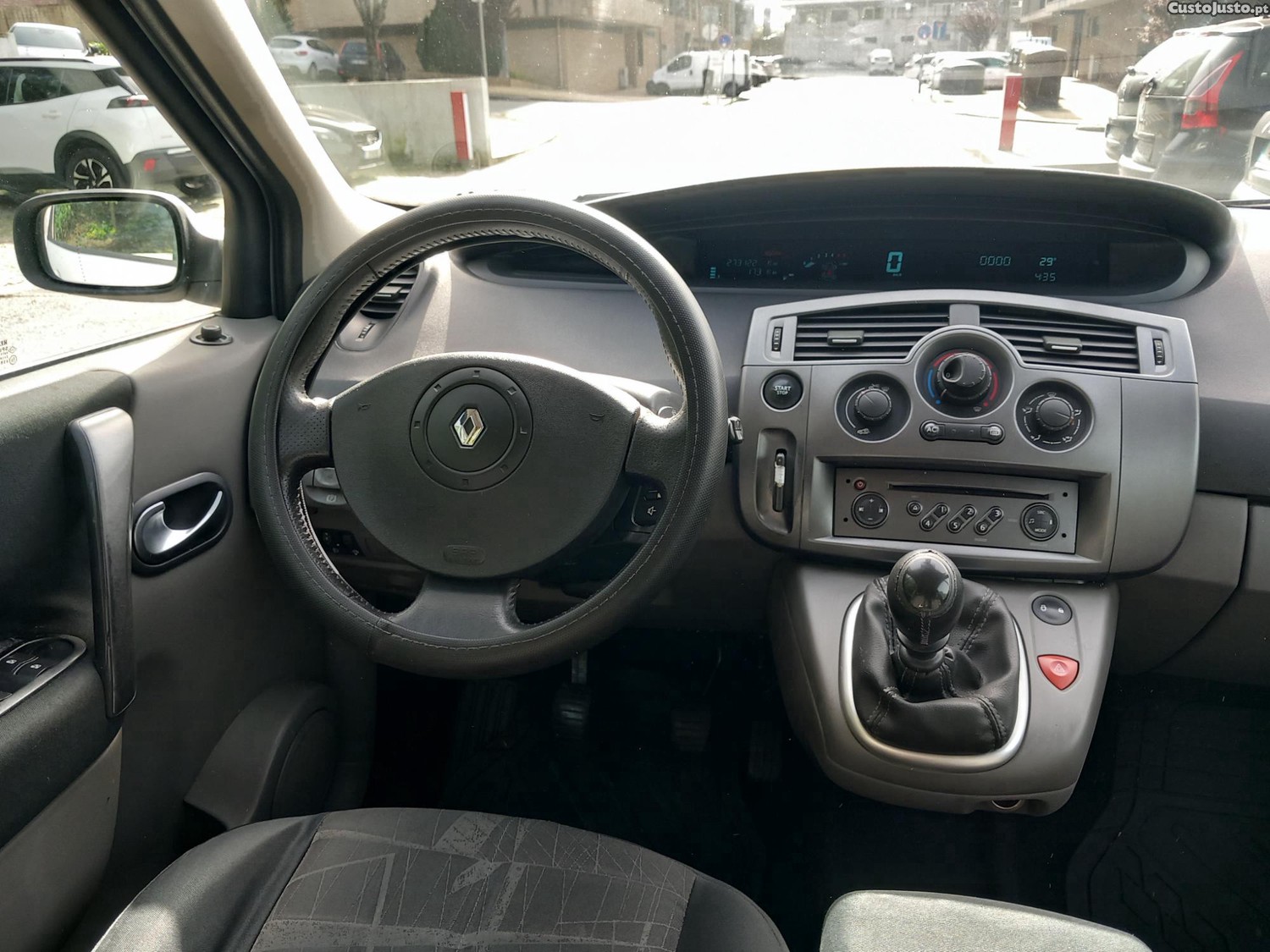 Renault Scénic 1.5 dCi Confort — fotografia 4