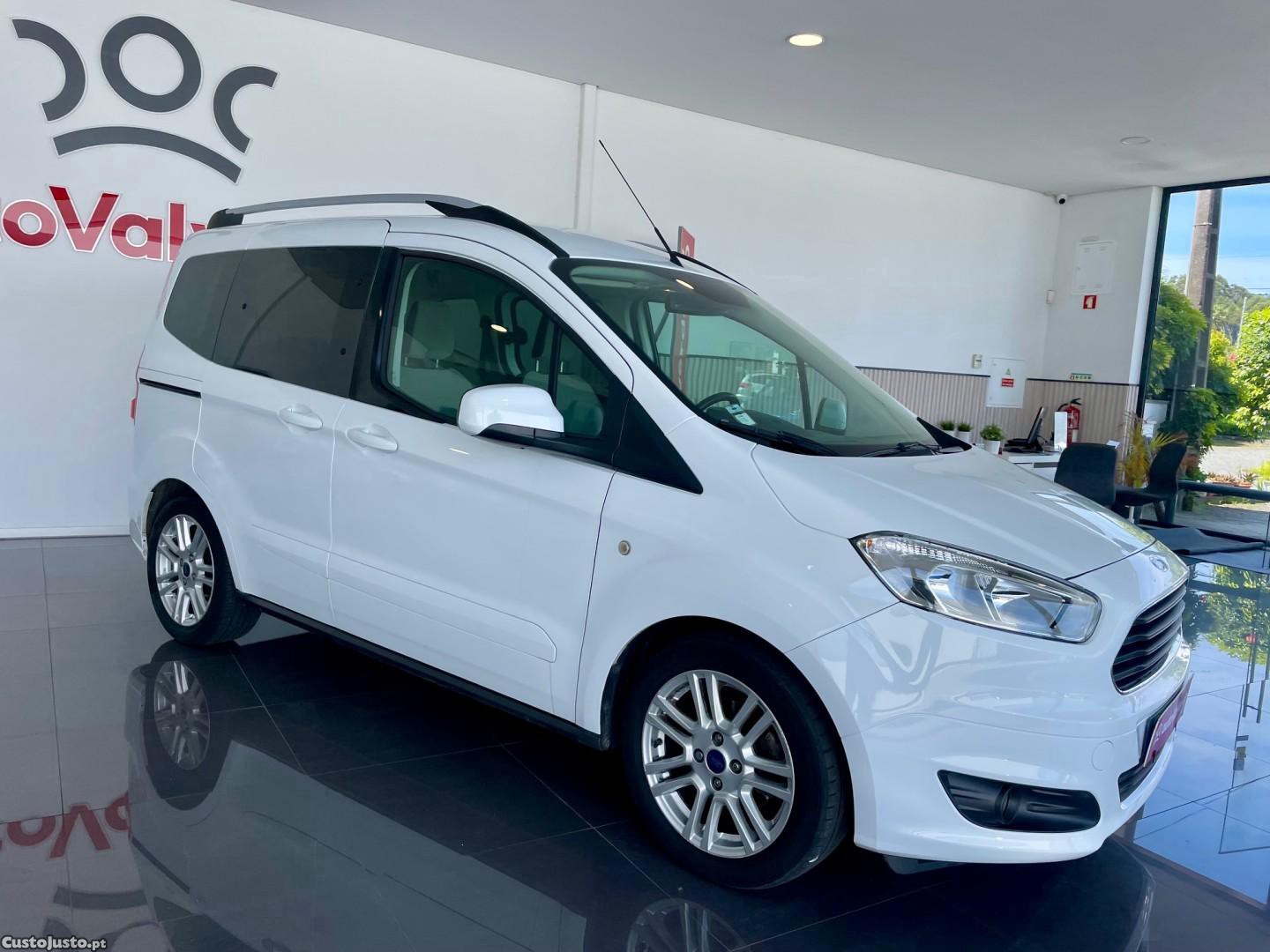 Ford Courier EcoBoost Titanium - 18 — photo 3