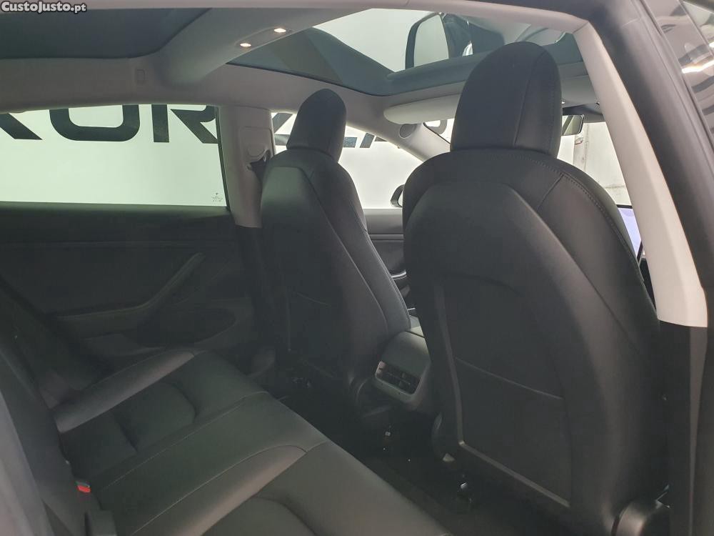 Tesla Model 3 Standard Range Plus — fotografia 5