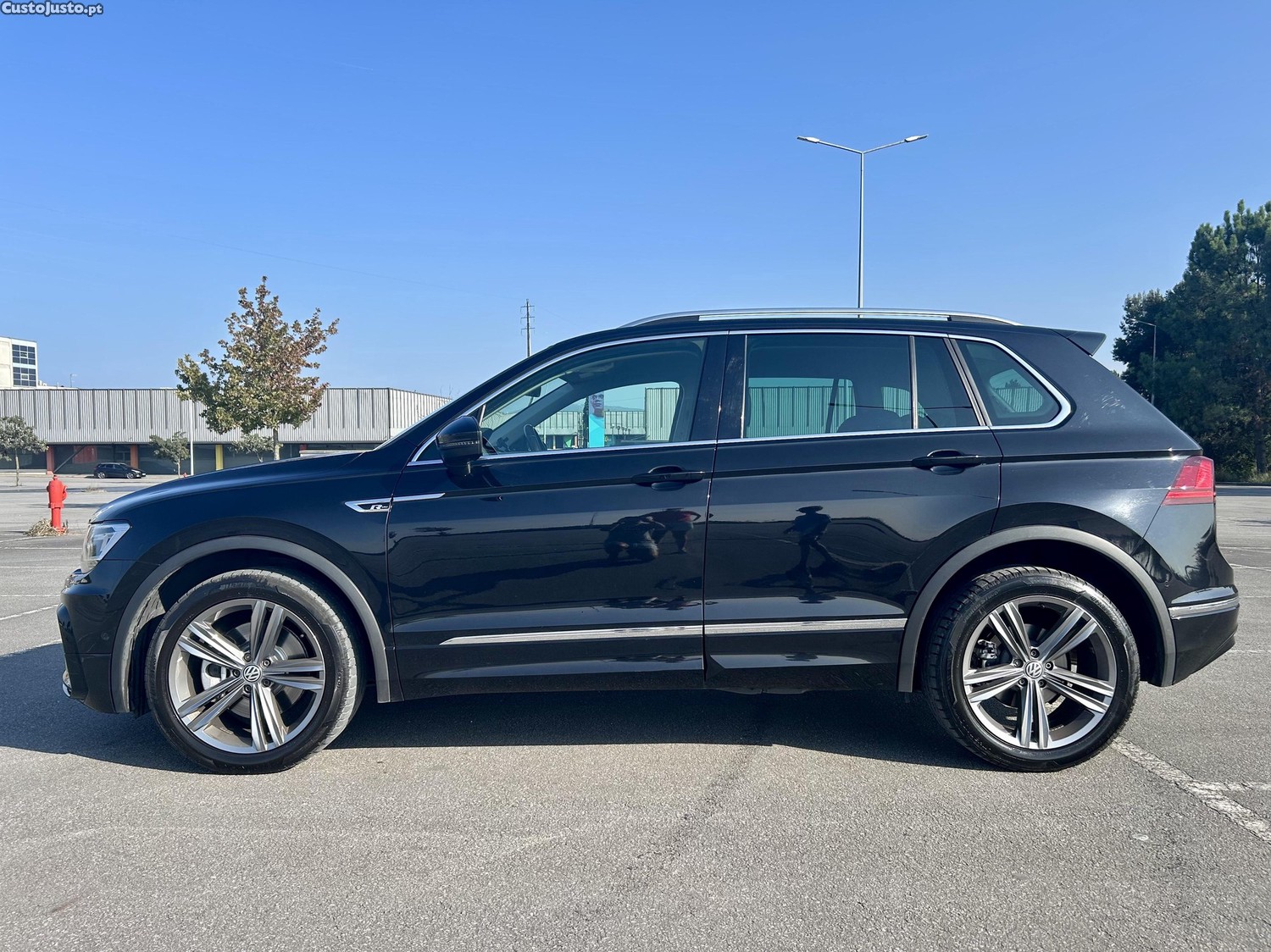 Volkswagen Tiguan 2.0 TDI R-Line — fotografia 6