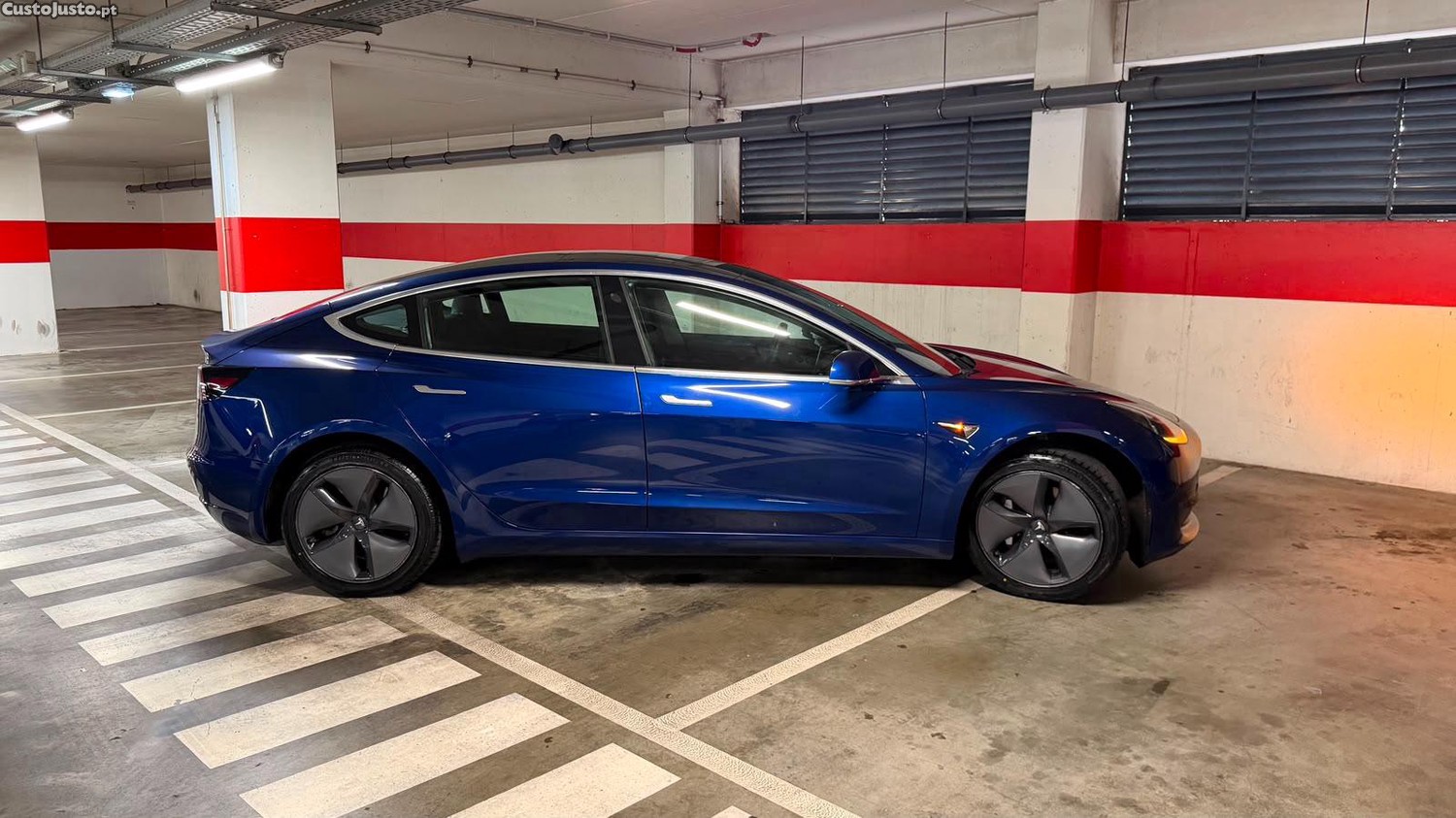 Tesla Model 3 Standard Range Plus RWD — fotografia 2