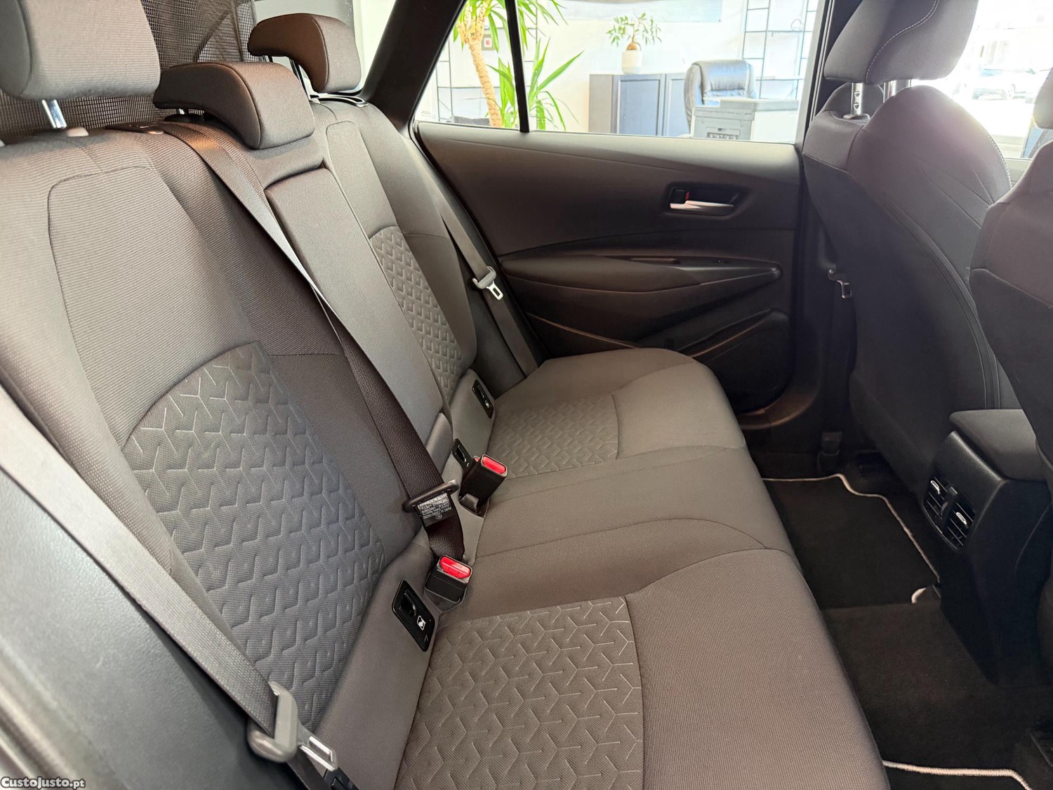 Toyota Corolla Touring Sports 1.8 Hybrid Confort — fotografia 5
