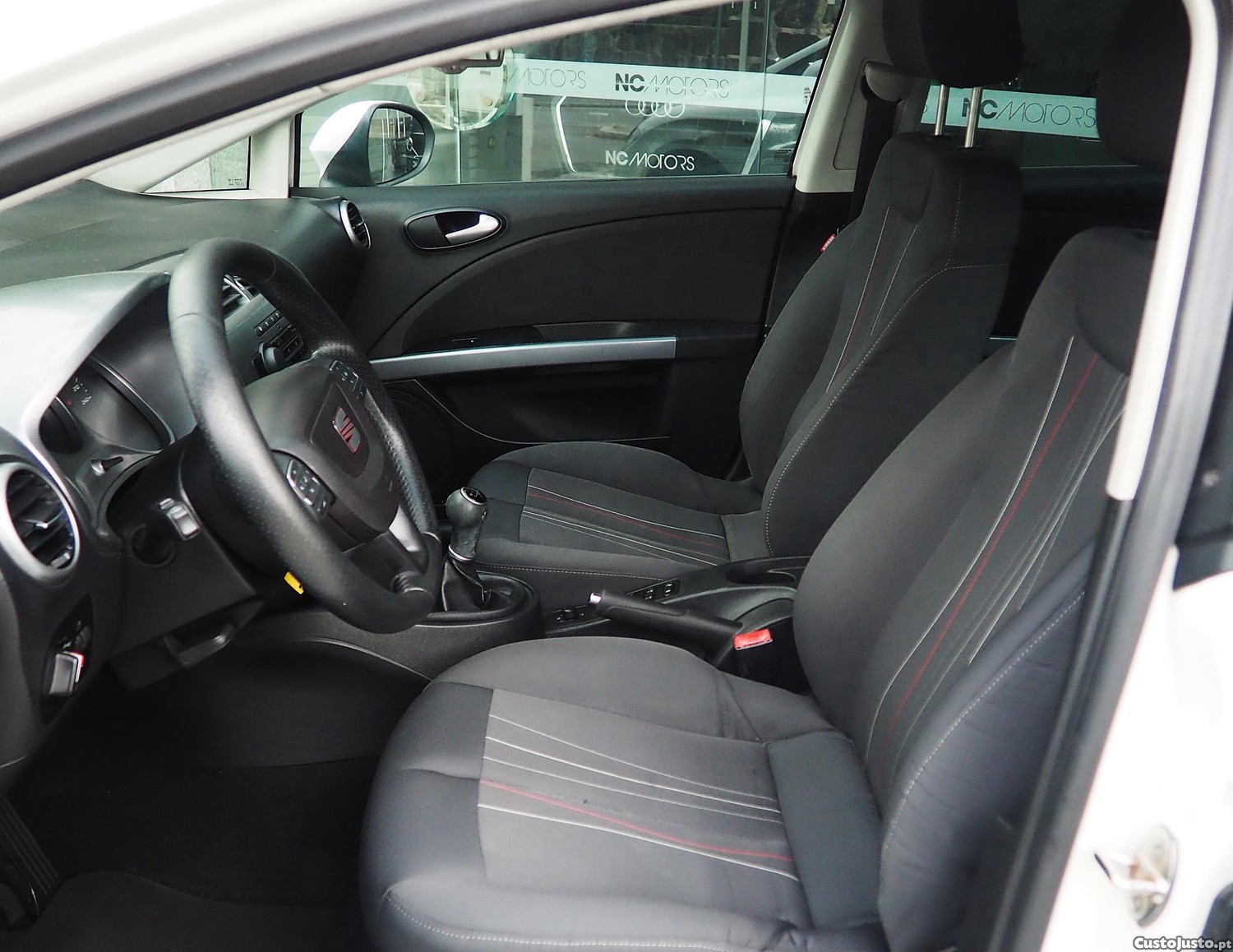 SEAT Leon 1.6 TDI Sport — fotografia 2