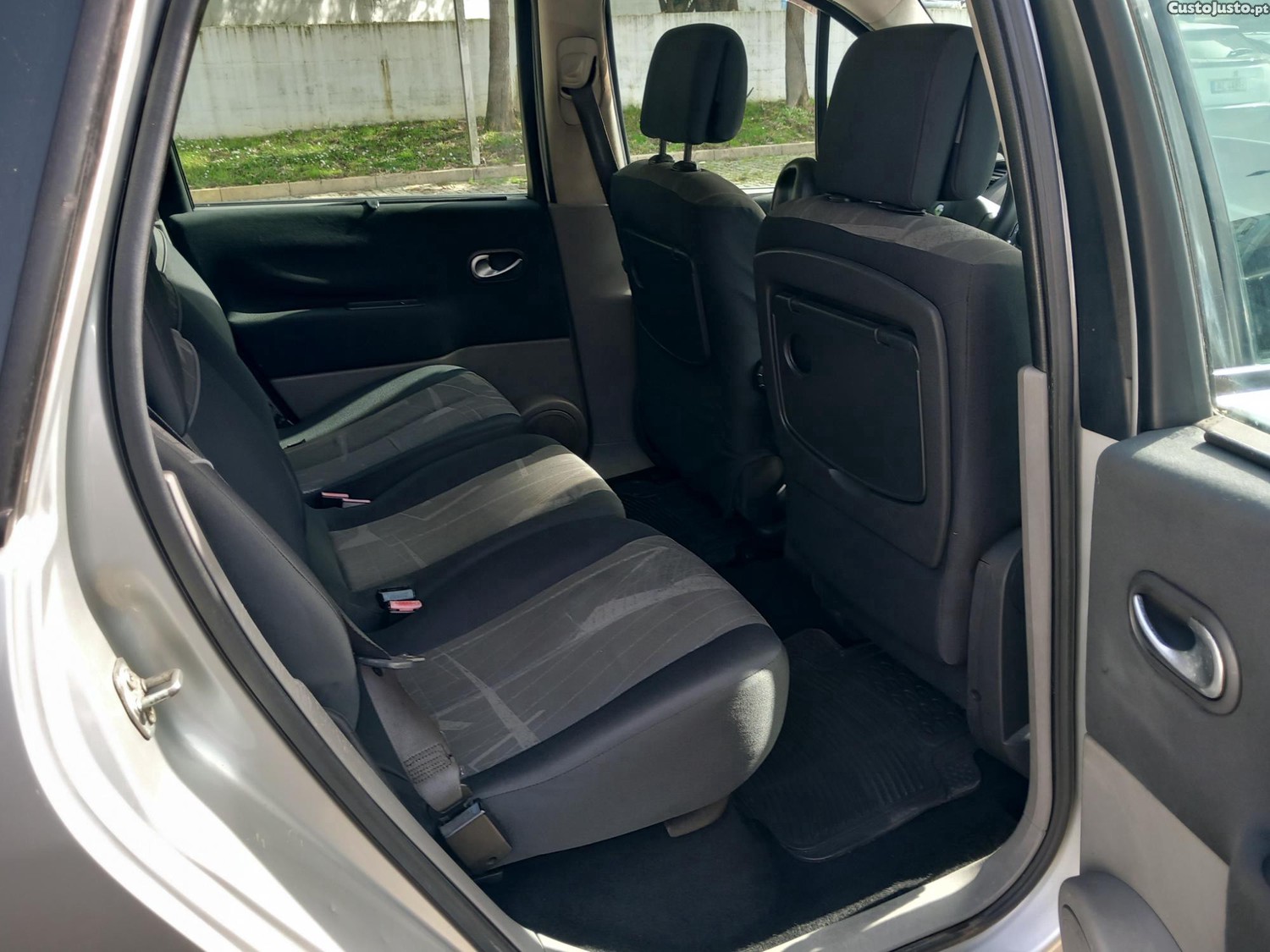 Renault Scénic 1.5 dCi Confort — fotografia 7
