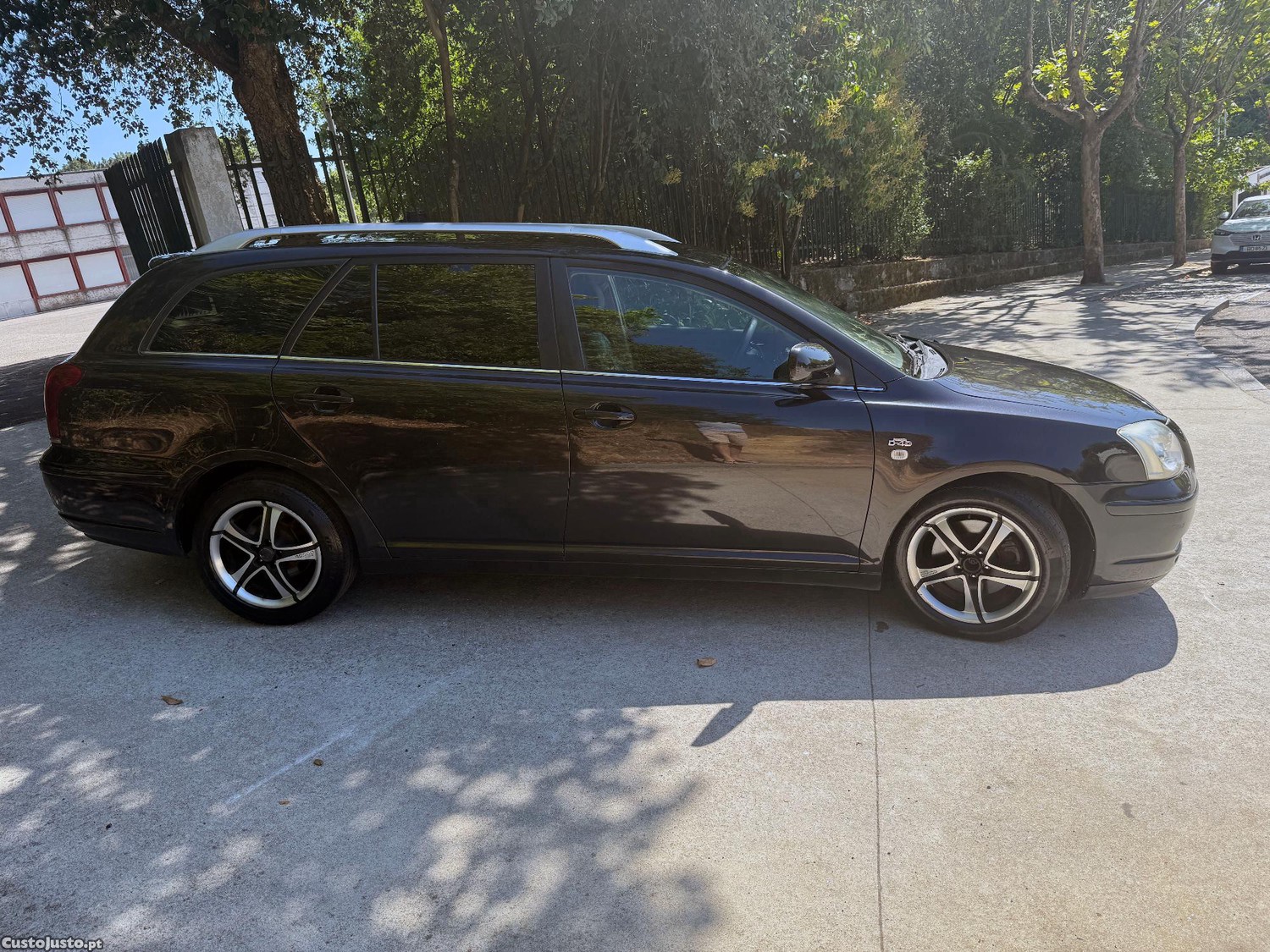 Toyota Avensis SW 2.0 D-4D — fotografia 8