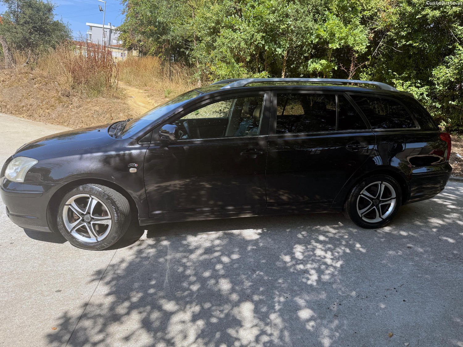 Toyota Avensis SW 2.0 D-4D — fotografia 11