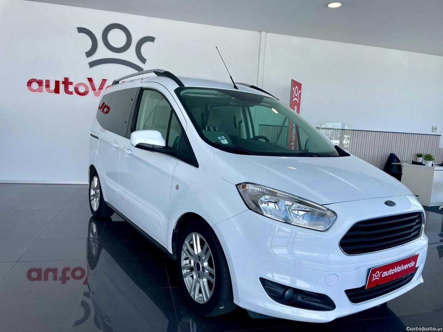 Ford Courier EcoBoost Titanium - 18 — photo 4