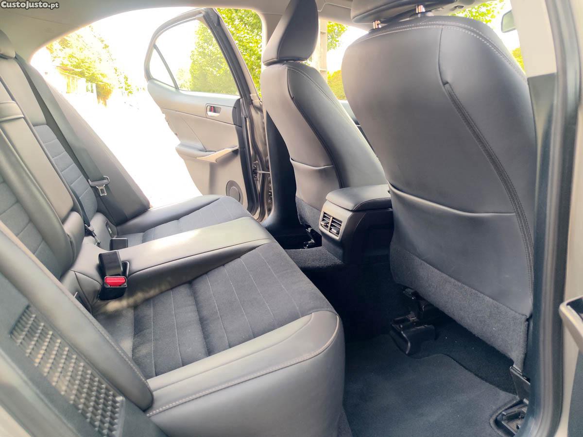 Lexus IS h executive — fotografia 4
