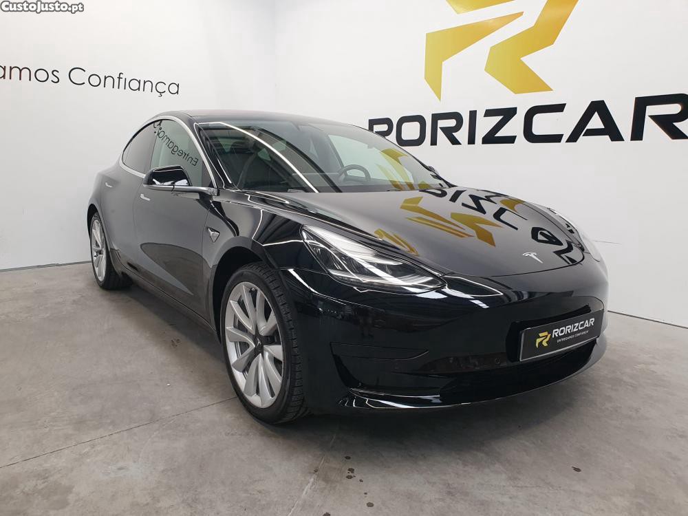 Tesla Model 3 Standard Range Plus — fotografia 19