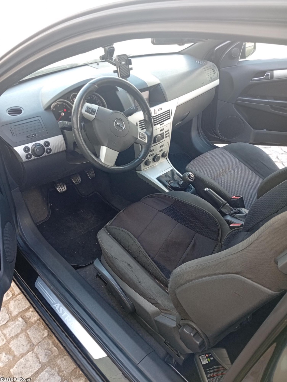 Opel Astra Gtc — fotografia 3