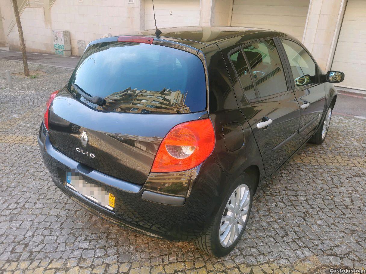Renault Clio 1.5dci — fotografia 7
